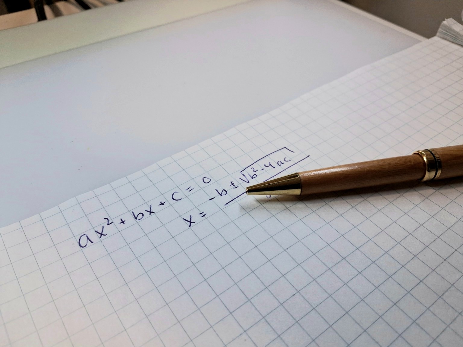 Matematiikan laskemista ruutupaperille